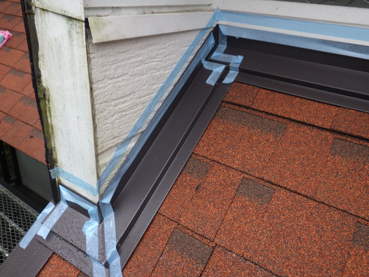 シーリング用の養生をしました