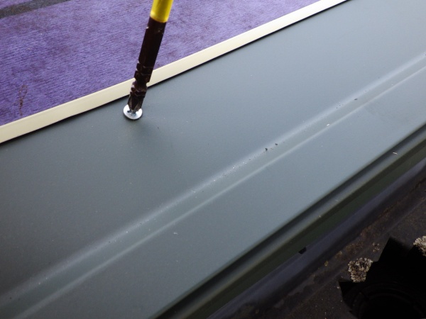 水切りスターターの取り付け中です