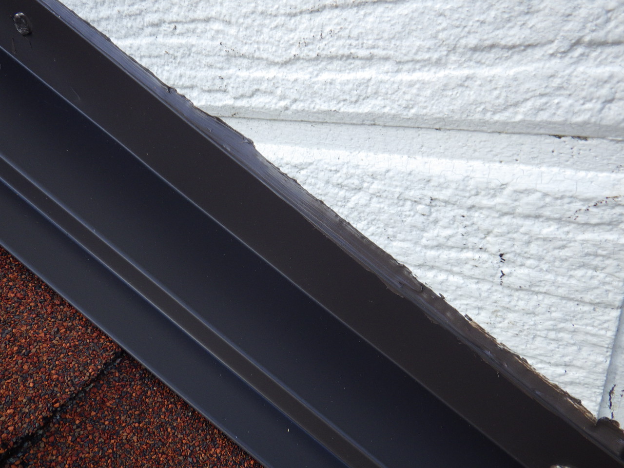 壁水切りのシーリング終了です