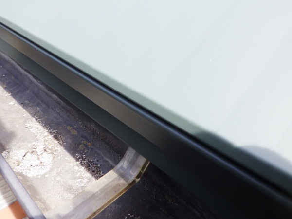 西面ルーフの貼り始まりです