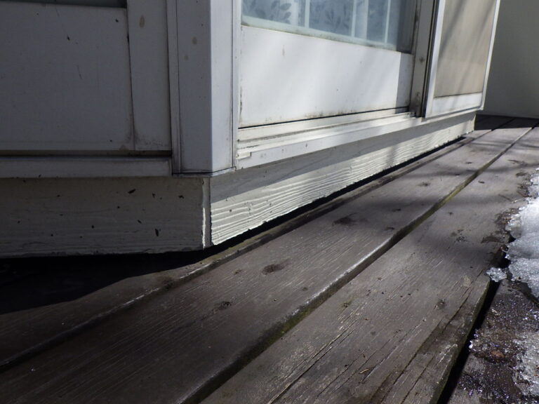 施工前の傷んだ外壁