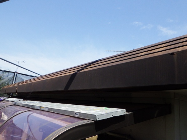 施工前の隠し樋板金の状態です