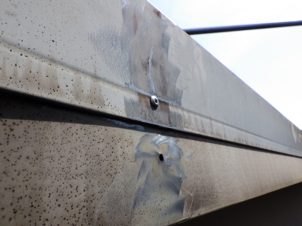 ケラバ板金の固定終了です