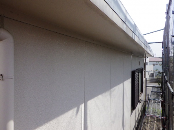 軒天の高圧洗浄中です