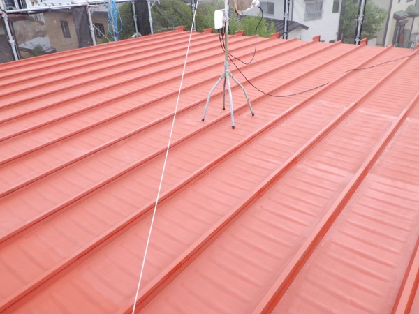 板金屋根の下塗り終了です