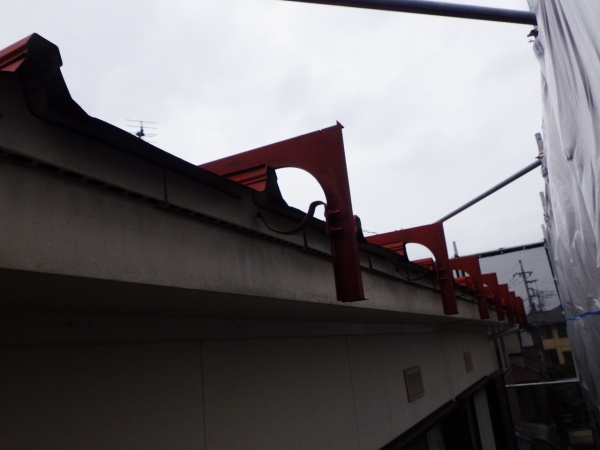 隠し樋金具の錆止め終了です