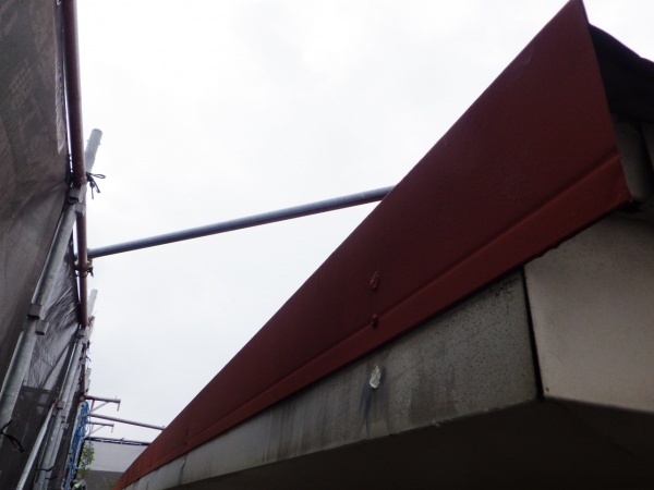 ケラバ板金の錆止め終了です