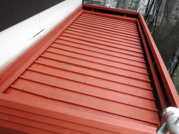 玄関屋根の錆止め終了です