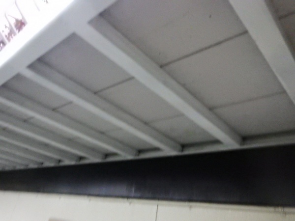 テラス垂木の錆止め終了です