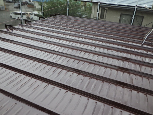 板金屋根の上塗り終了です