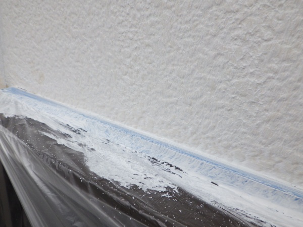 上段外壁の下塗り終了です