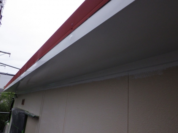 破風板金の上塗り終了です