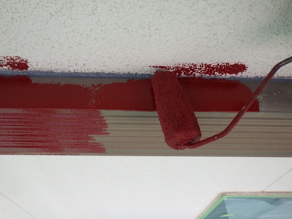 幕板下塗り塗装中です