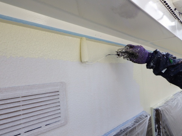 外壁面の中塗り中です