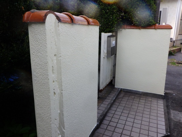 門塀の中、上塗り終了です
