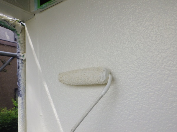 外壁上塗り塗装中です