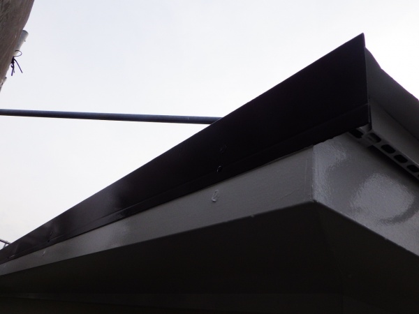 ケラバ板金の中塗り終了です