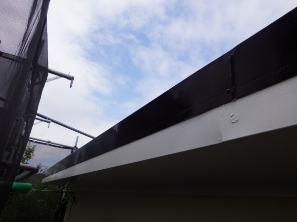 ケラバ板金の上塗り終了です