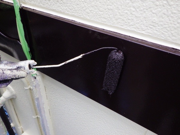 幕板の上塗り中です