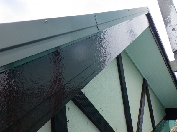 破風板の上塗り終了です