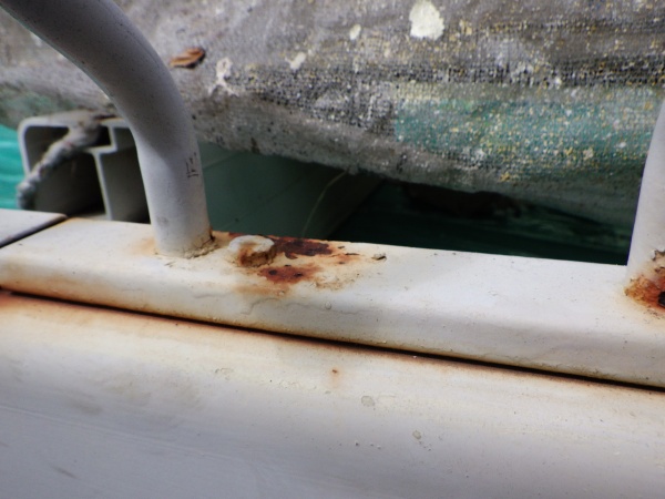 ベランダ手摺のケレン前です