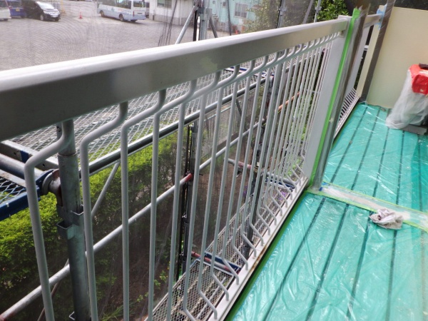 ベランダ手摺のケレン終了です