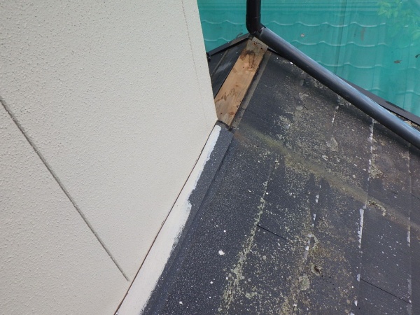 既存壁水切りを撤去しました