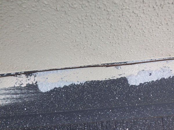 既存壁水切りを撤去しました