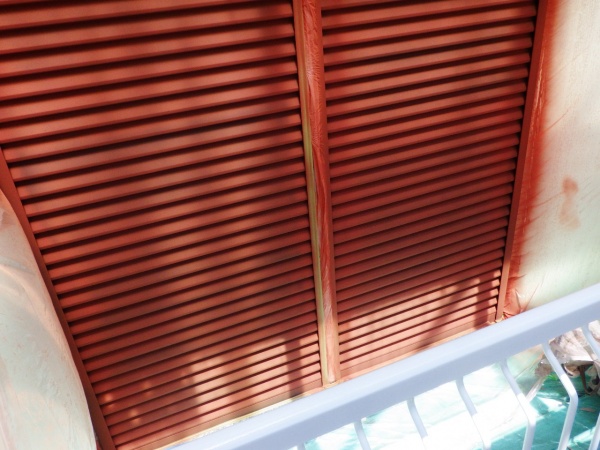 雨戸吹付下塗り終了です