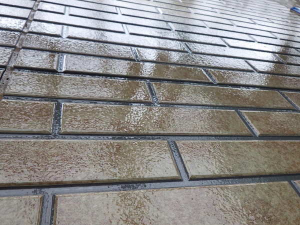 １階外壁の上塗り終了です