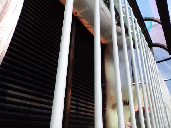 ベランダ手摺の中塗り終了です