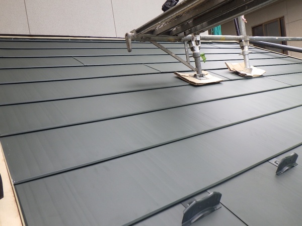 ルーフの貼り付け終了です