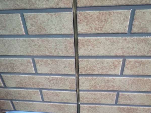 既存外壁目地の撤去終了です