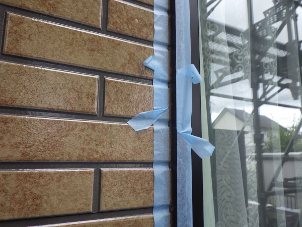 窓周りのシーリング養生です