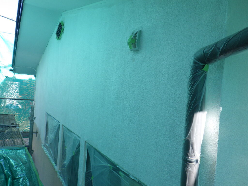 外壁下塗りが終了しました