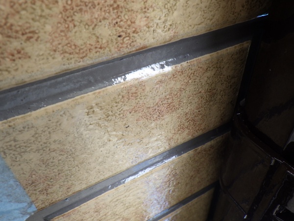 クリア塗装外壁のダメ直し中です