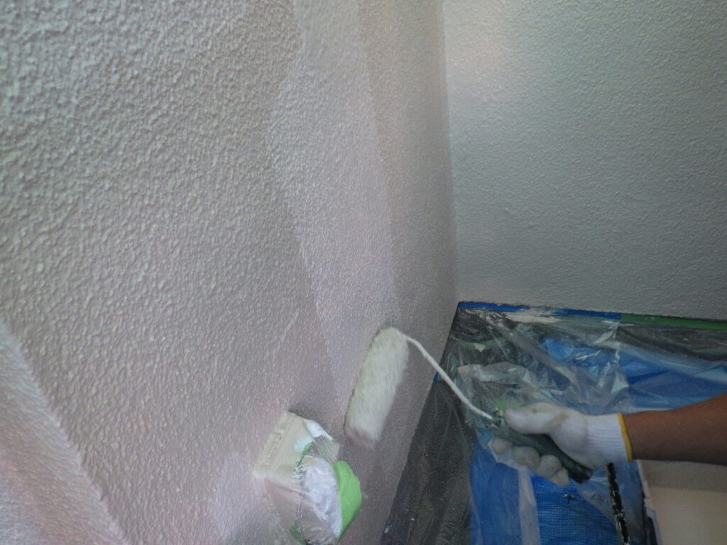 外壁上塗り塗装中です