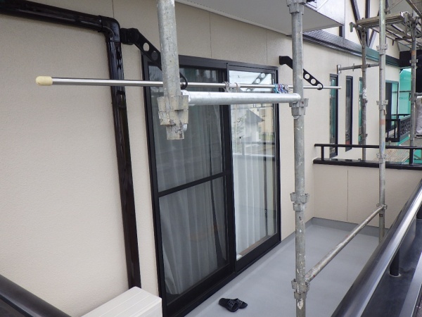 玄関周り塗装の完工です