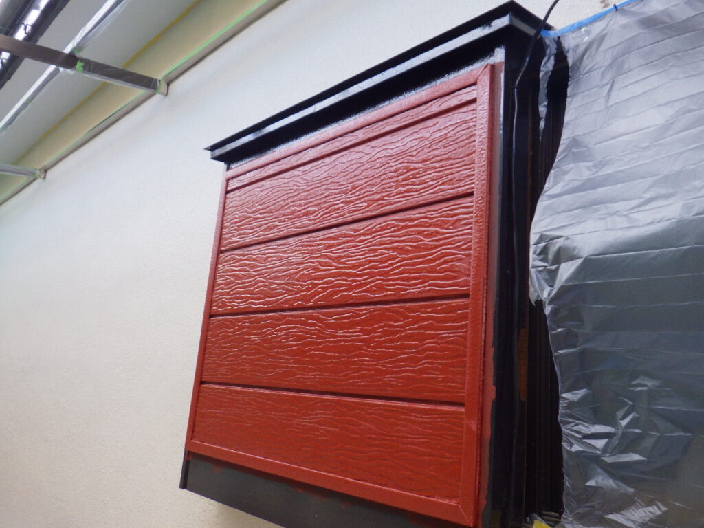 戸袋の下塗り終了です