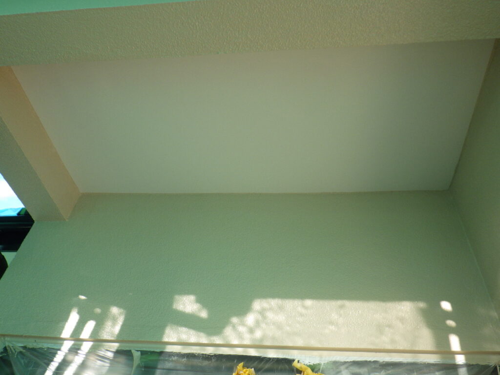 軒天取り合い塗装終了です