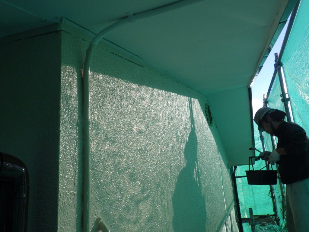 軒天取り合い塗装終了です