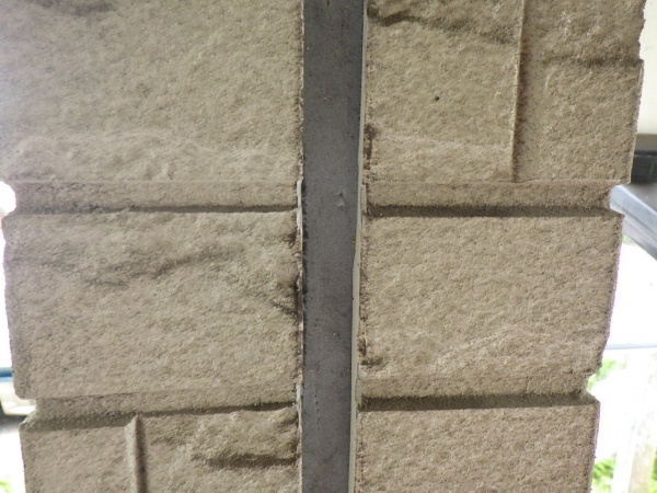 外壁目地の撤去終了です