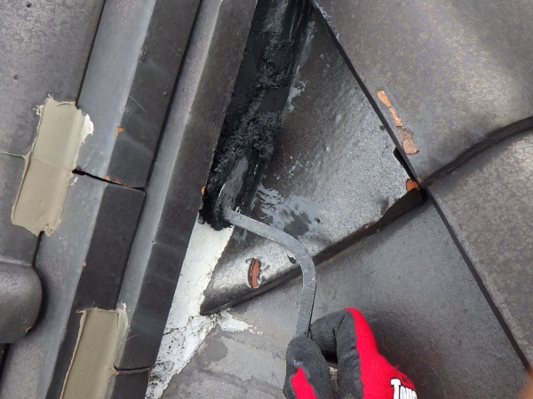 漆喰の詰め増し中です