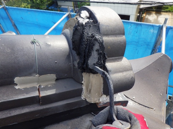 鬼首の漆喰巻き中です