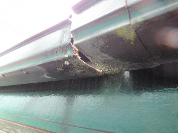 雨樋の破損個所です