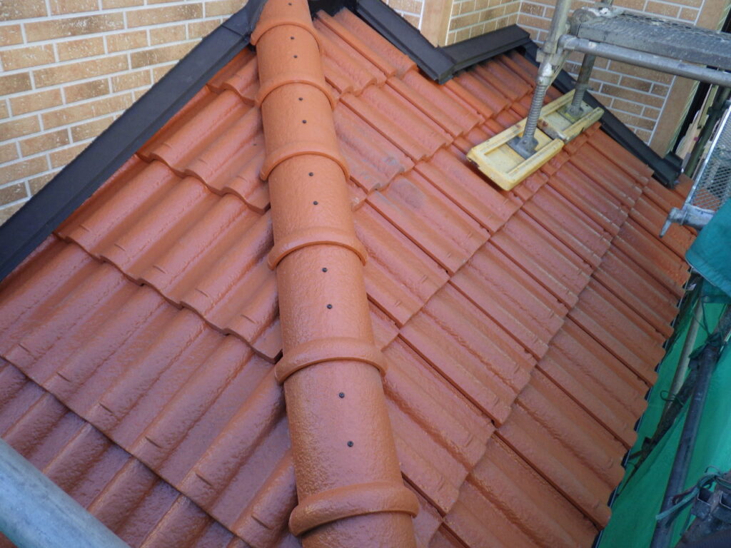 棟瓦の固定終了です