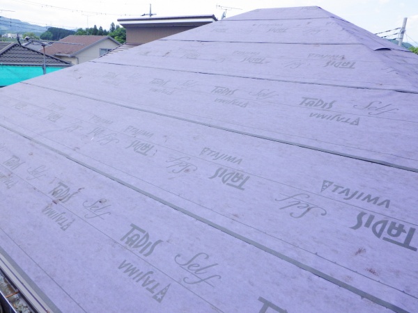 アスファルトルーフィングの貼り付け終了です