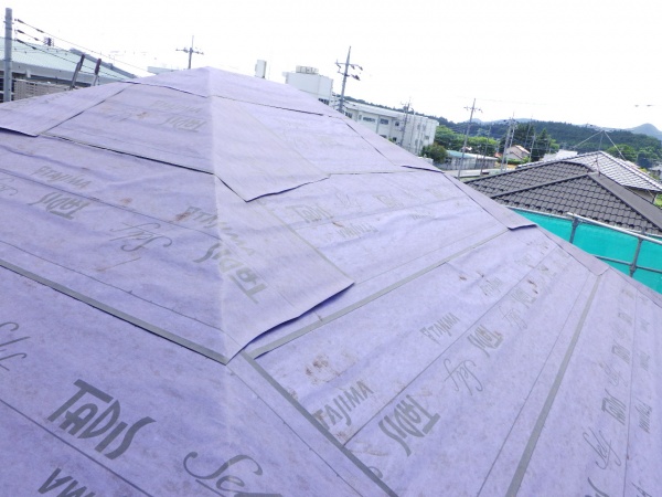 アスファルトルーフィングの貼り付け終了です