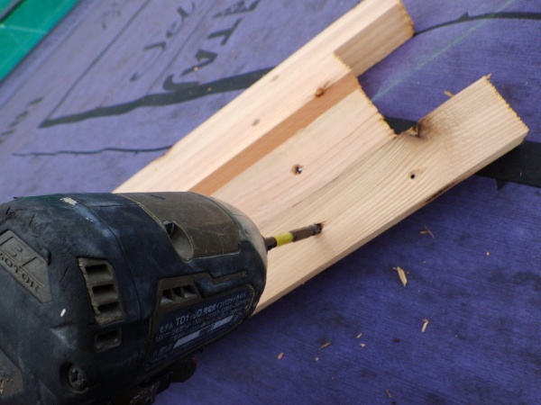 棟木の取り付け中です