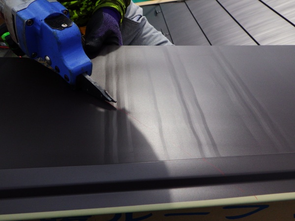 南面のルーフ加工中です